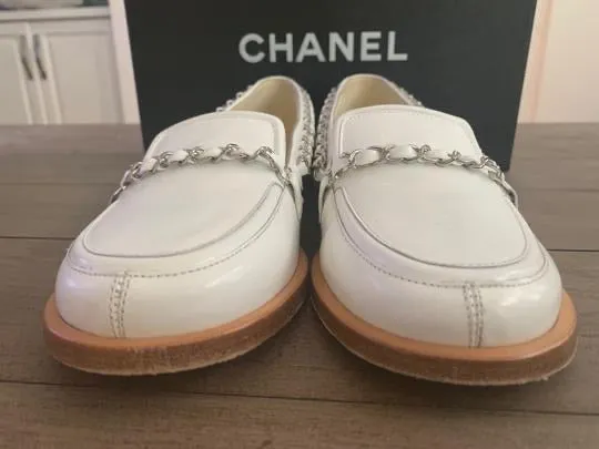 Chanel 10C 2010 Cruise Resort White patent leather chain loafers EU 38 US 7/7.5 Narrow