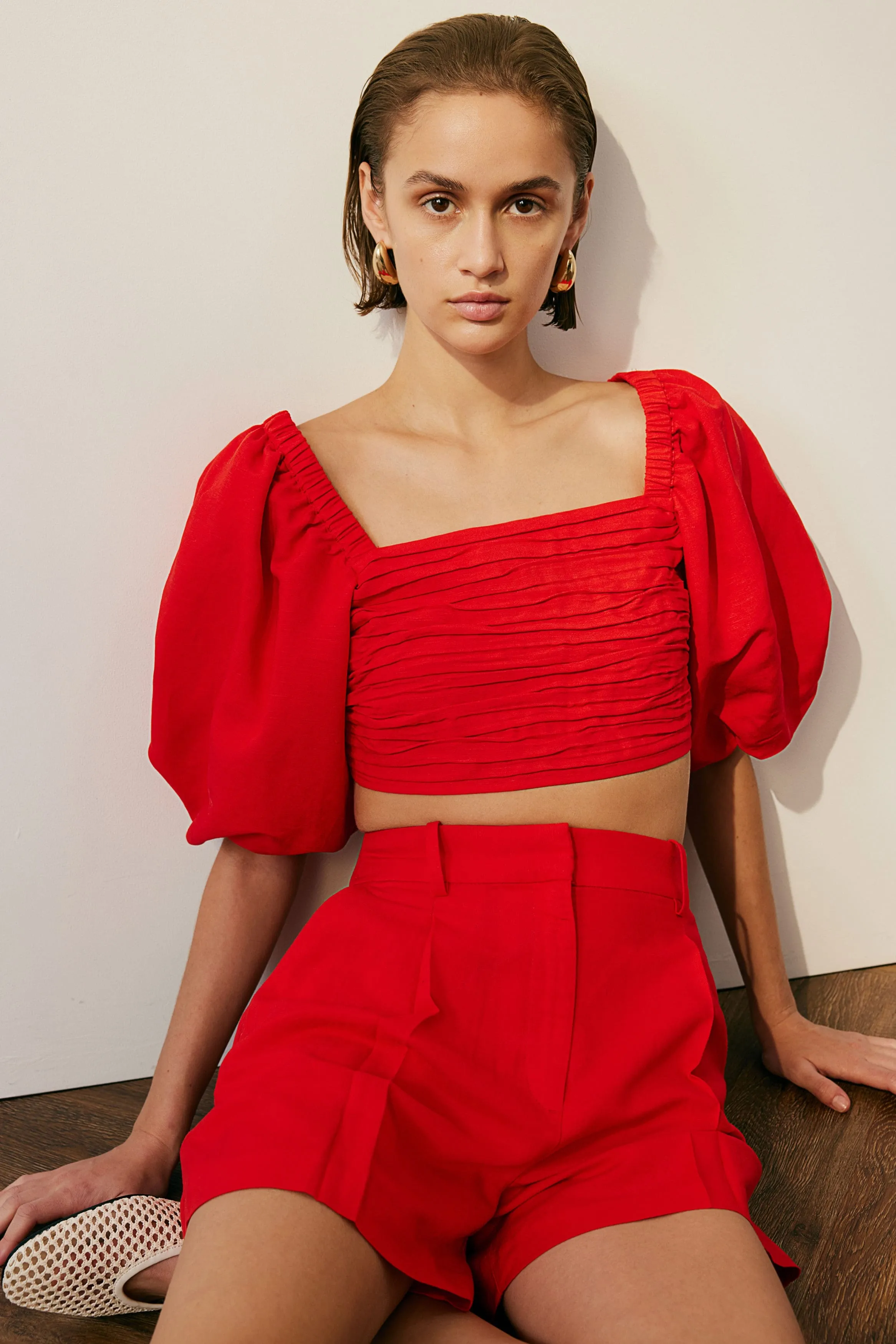 CROP GATHERED BODICE RED TOP