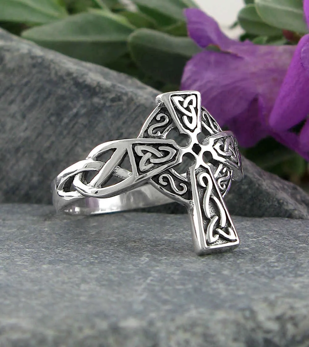 Traditional Celtic Cross With Nimbus Oxidized Ring